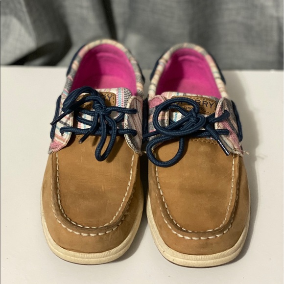 Girl’s Intrepid/Stripe Sperry - Picture 2 of 2